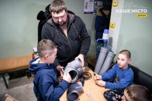 Дніпровські волонтери рятують безпритульних тварин зимою