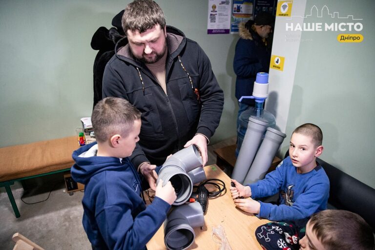 Дніпровські волонтери рятують безпритульних тварин зимою