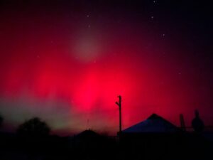 Північне сяйво зачарувало Дніпро: неймовірне небесне шоу