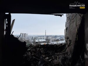 Вікна і стіни замінила гігантська діра: у Дніпрі квартира постраждала від удару дрона