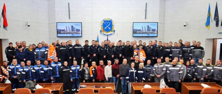 Мер Дніпра нагородив працівників служб за заслуги у воєнний час