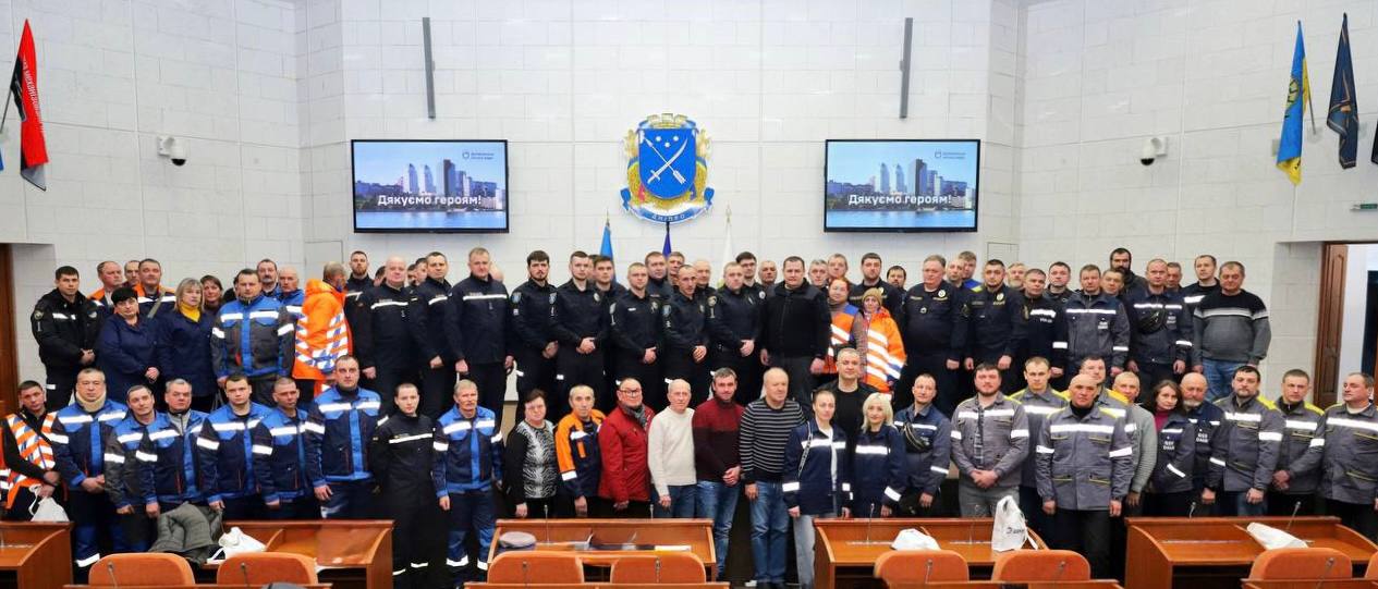 Мер Дніпра нагородив працівників служб за заслуги у воєнний час