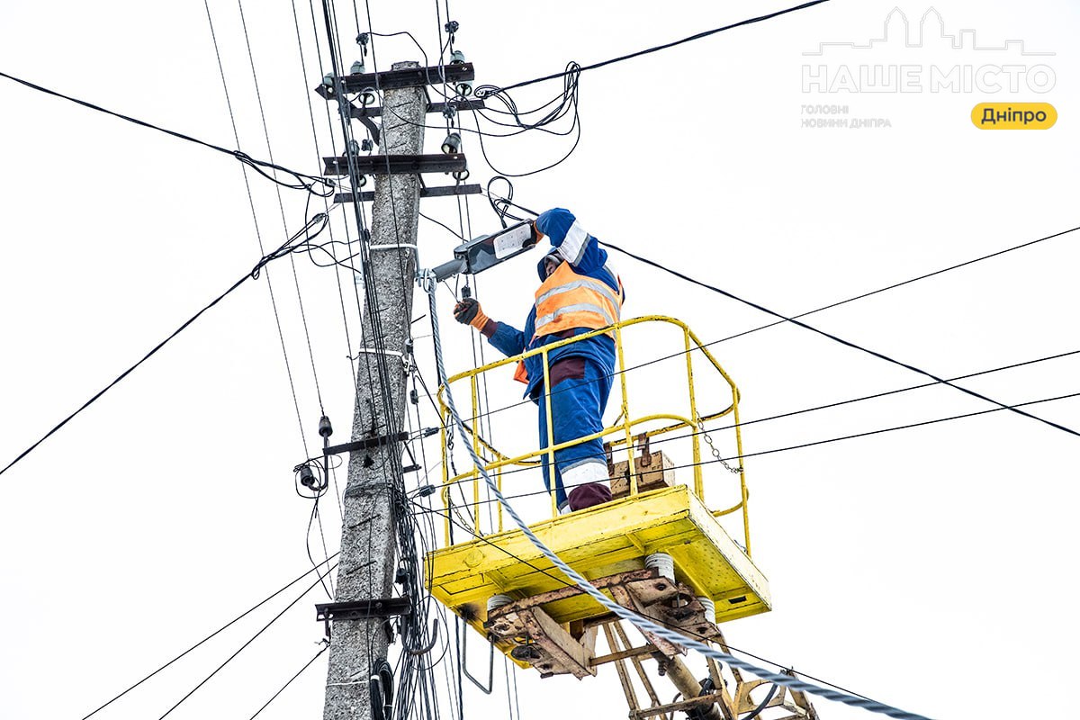 Оновлення вуличного освітлення у Дніпрі на вулиці Любецькій
