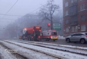 У Дніпрі громадський транспорт обмежено через ожеледицю