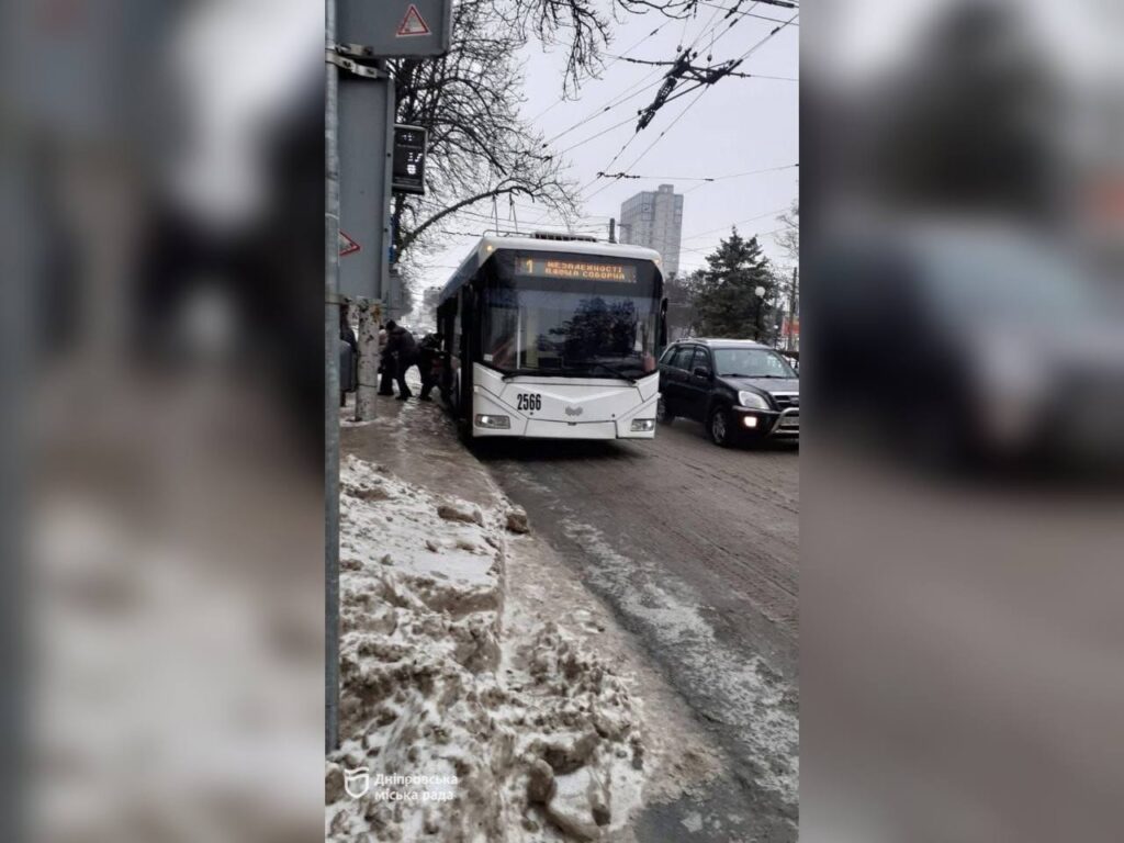 Транспорт Дніпра працює без збоїв незважаючи на погодні умови