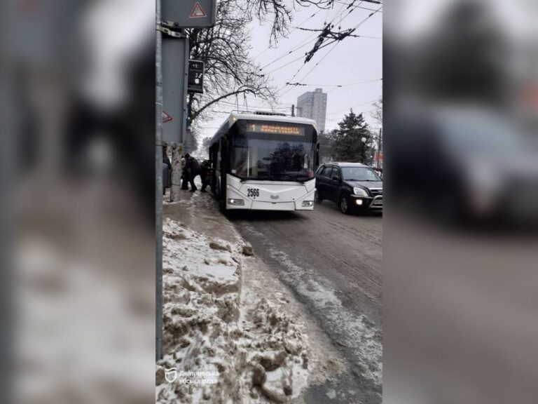 Транспорт Дніпра працює без збоїв незважаючи на погодні умови