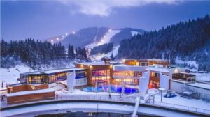 Опалення басейну взимку: як зігрівають аквапарк у Буковелі