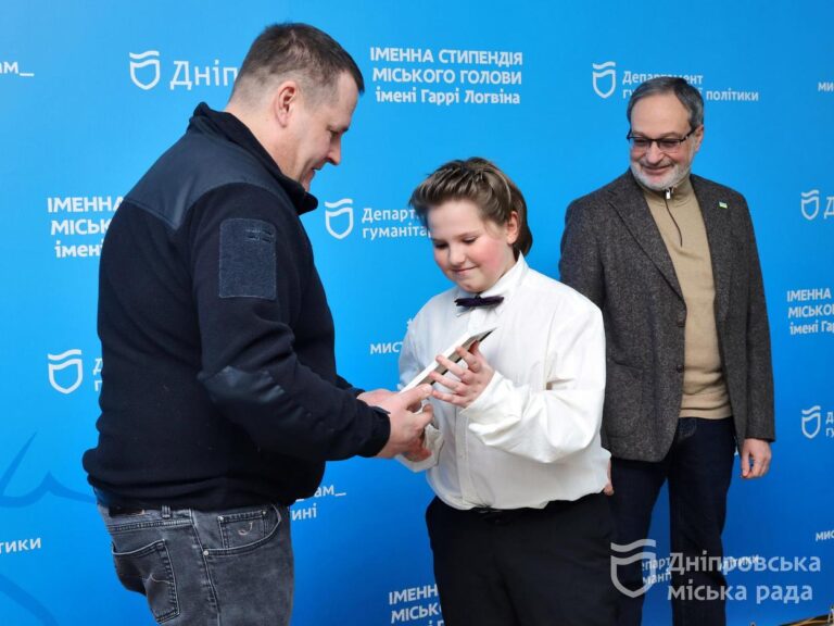 Дніпро відзначив таланти: філатов нагородив юних музикантів