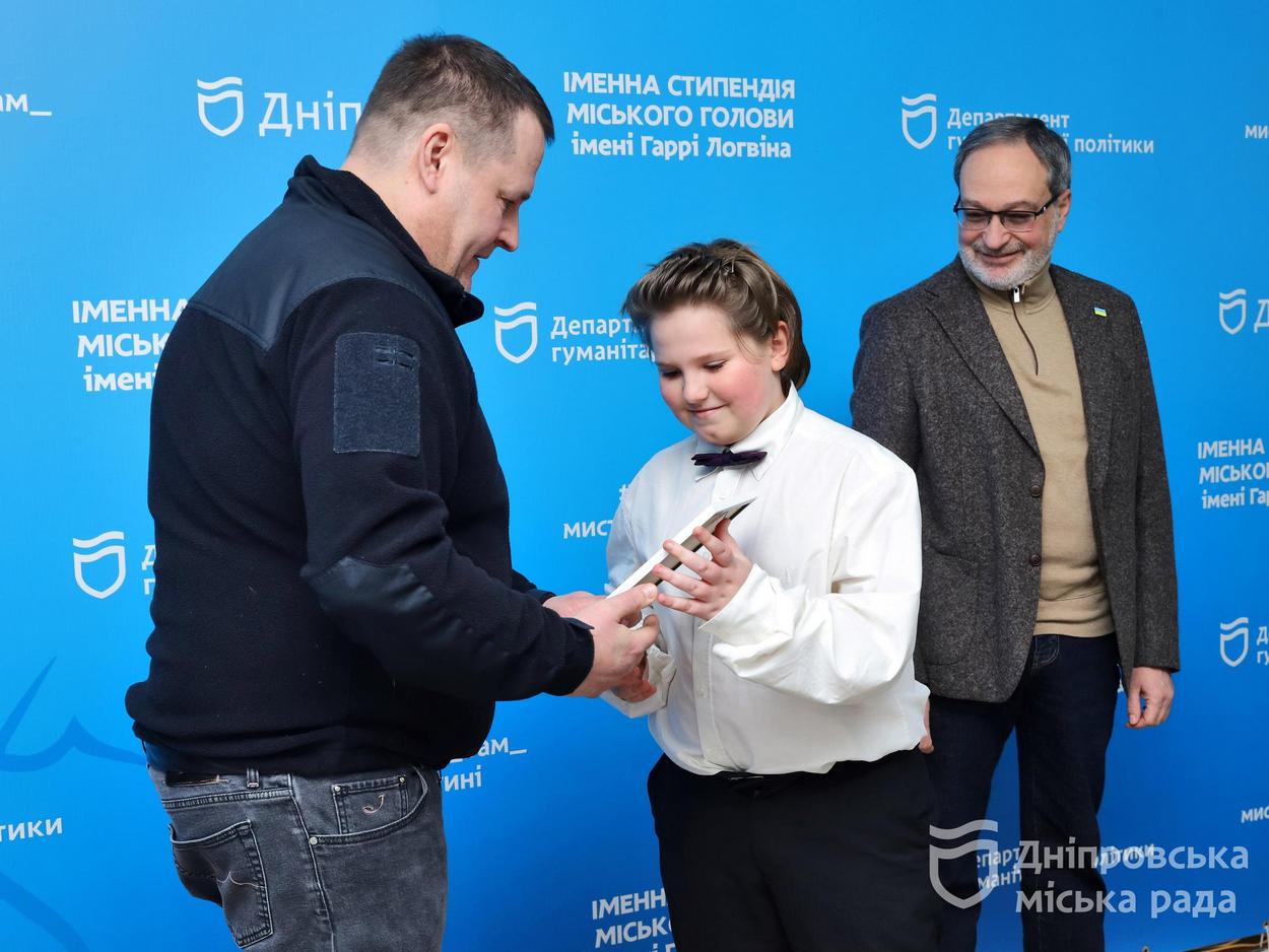 Дніпро відзначив таланти: філатов нагородив юних музикантів