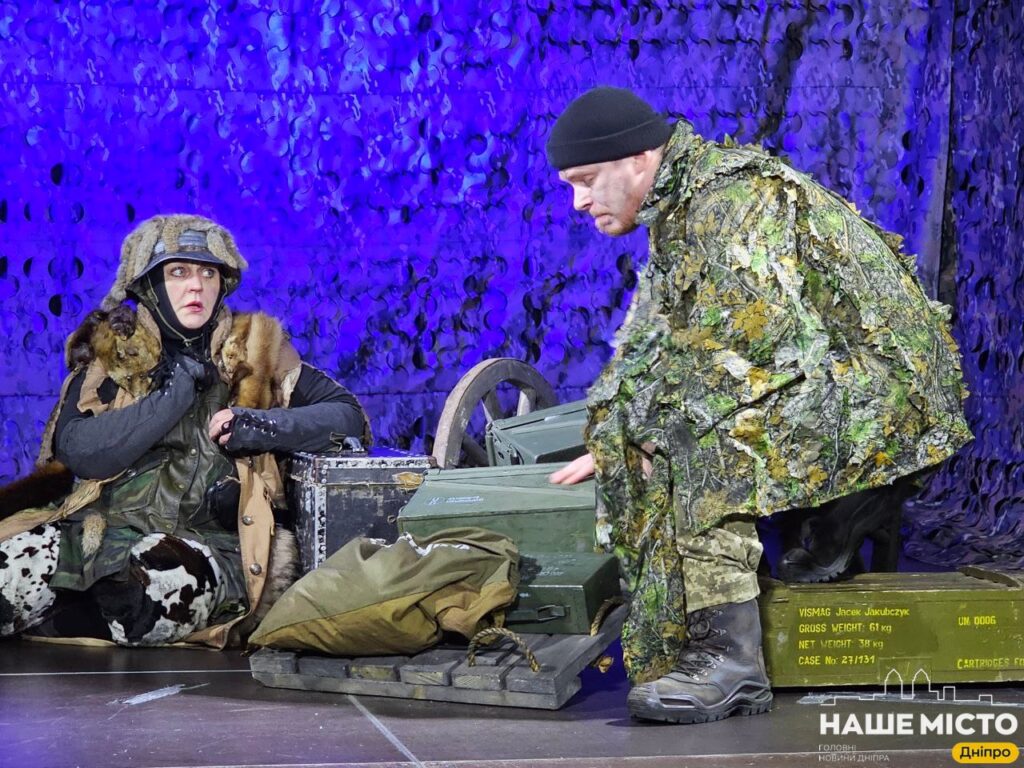 Вистава на Честь Героїв у Театрі ДГУ: Зустріч «Матінка Кураж та Снайпер Лютий»