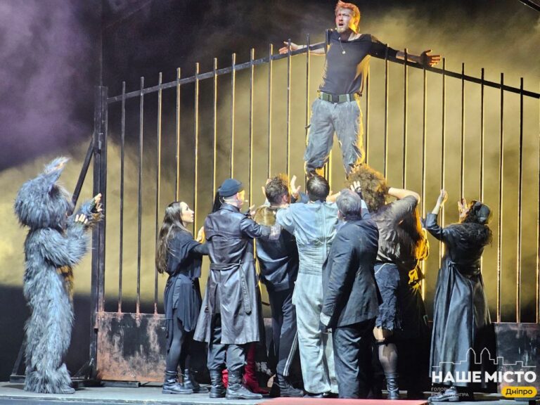 Театральна новинка у Дніпрі: вистава за романом Іларіона Павлюка