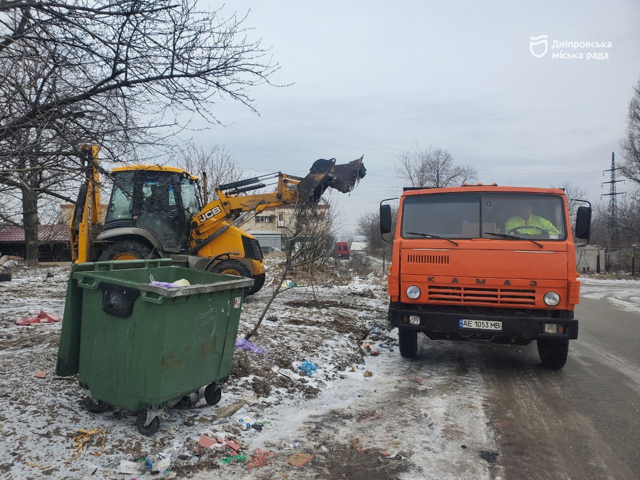 У Дніпрі прибрали стихійне сміттєзвалище