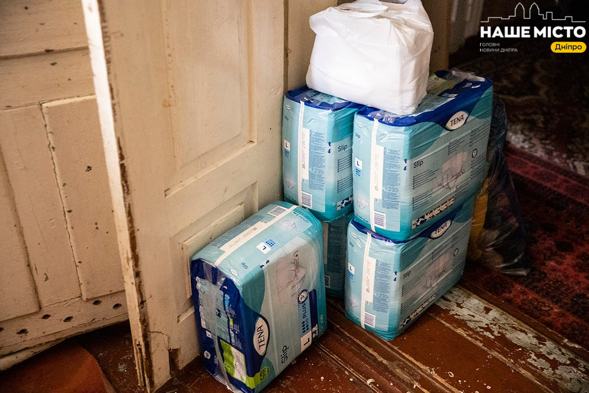 Пенсіонерка з Дніпра подарувала допомогу притулку для бездомних