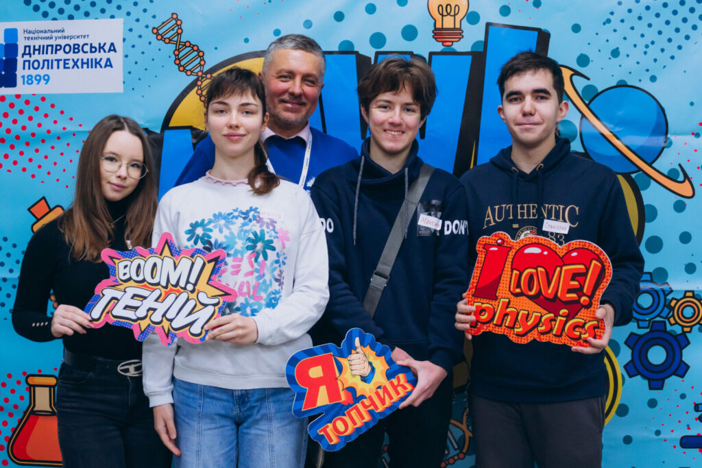 У Дніпрі триває проєкт «WOW-фізики» для школярів