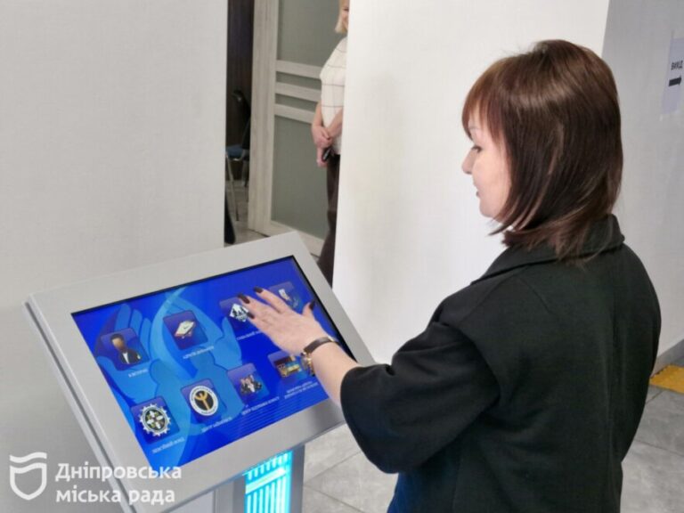 Безбар’єрний простір і сотні послуг в одному місці: як працює Прозорий офіс у Дніпрі