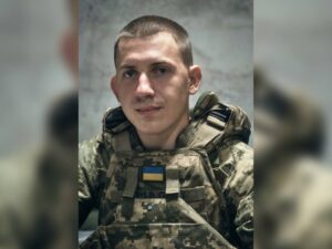 Прощання з героєм: на Дніпропетровщині поховали командира Дениса Дремелецького