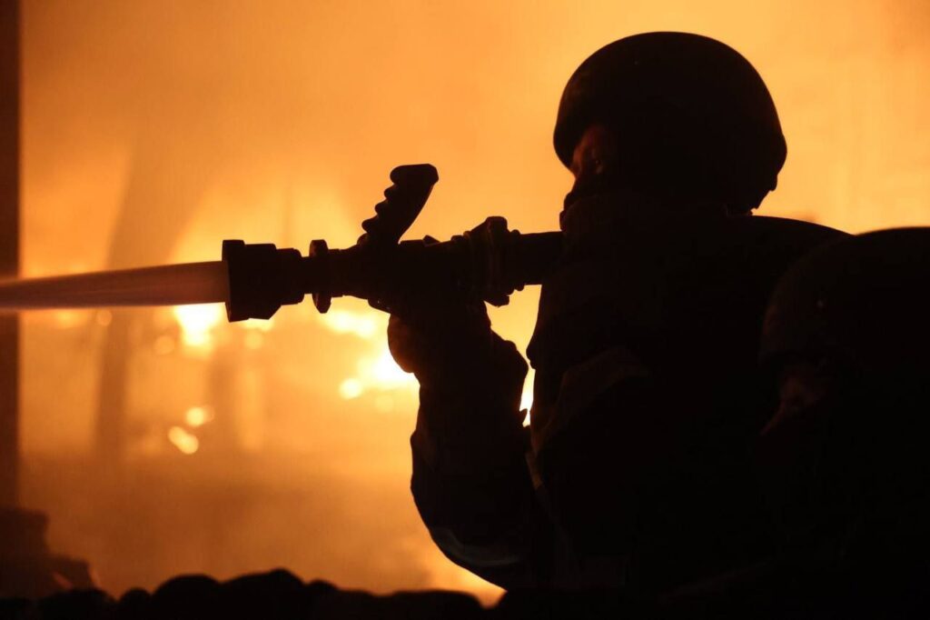 Масштабне обстрілу Дніпропетровської області: зруйновано оселі та підприємства