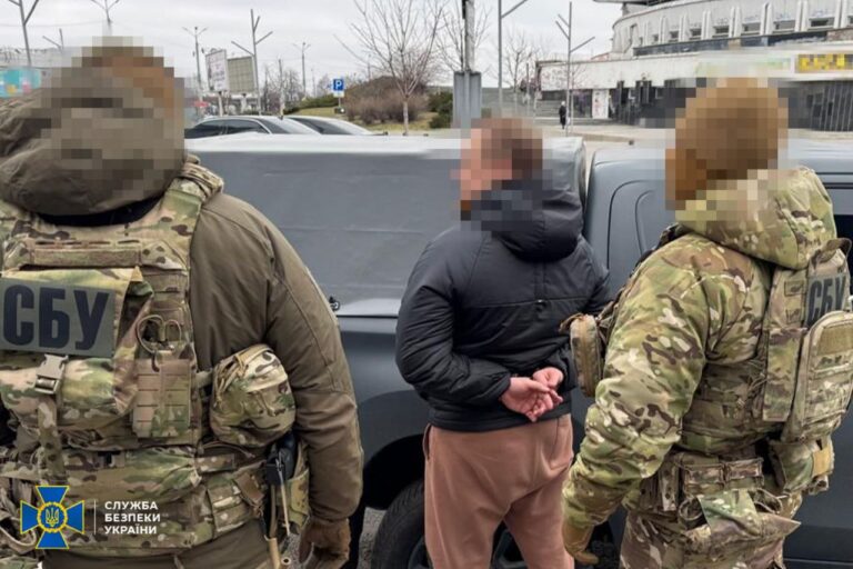 У Дніпрі розкрито аферу: 11 затримано за шахрайство