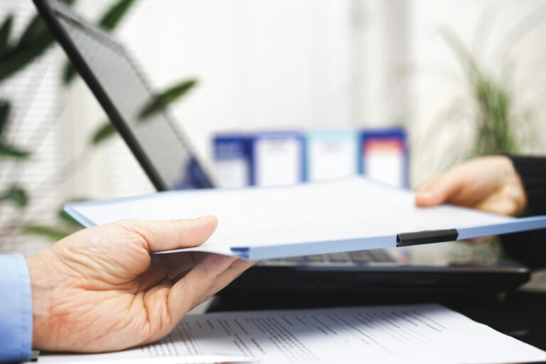 Як кількість зареєстрованих впливає на комунальні платежі та отримання субсидій