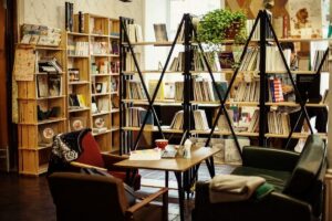Релакс з книгою: де у Дніпрі знайти кав’ярні з читальнею