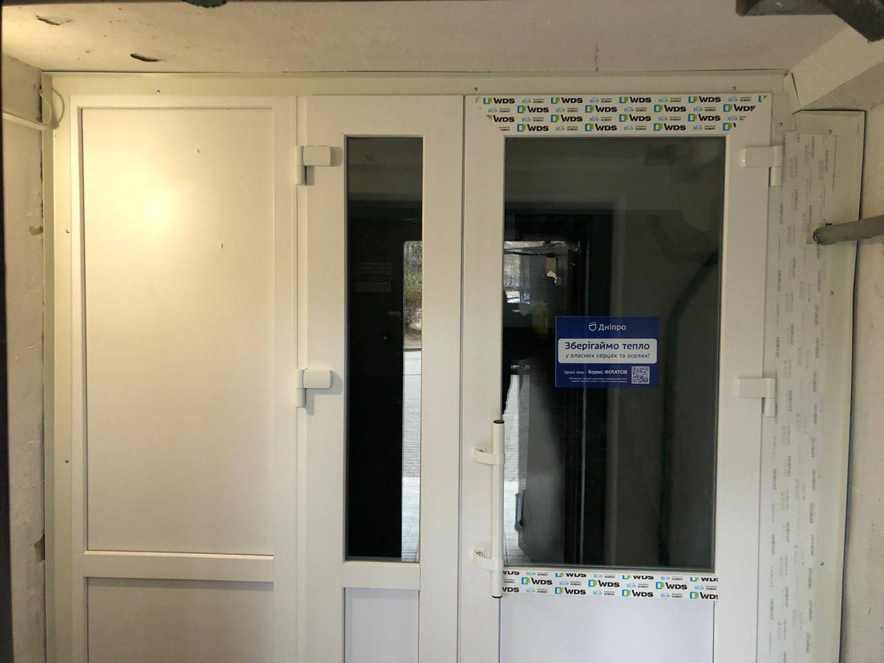 У Дніпрі 1400 під'їздів вже з новими тамбурними дверима
