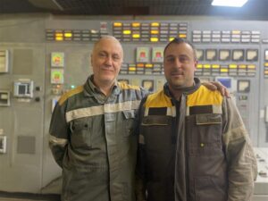 Батько і син працюють разом на Придніпровській ТЕС під час війни