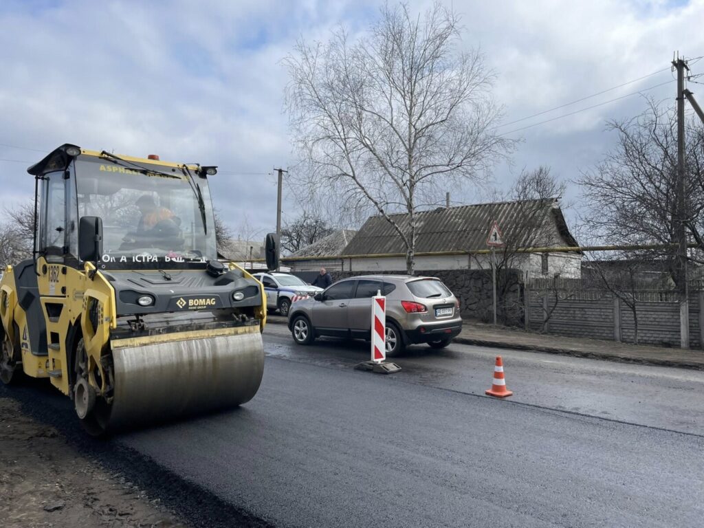 Ремонт доріг на ключових трасах Дніпропетровщини триває