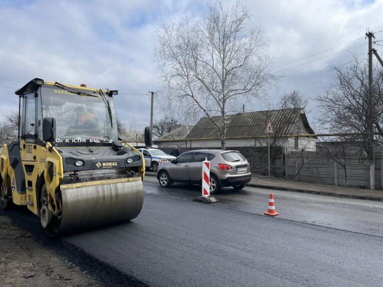 Ремонт доріг на ключових трасах Дніпропетровщини триває