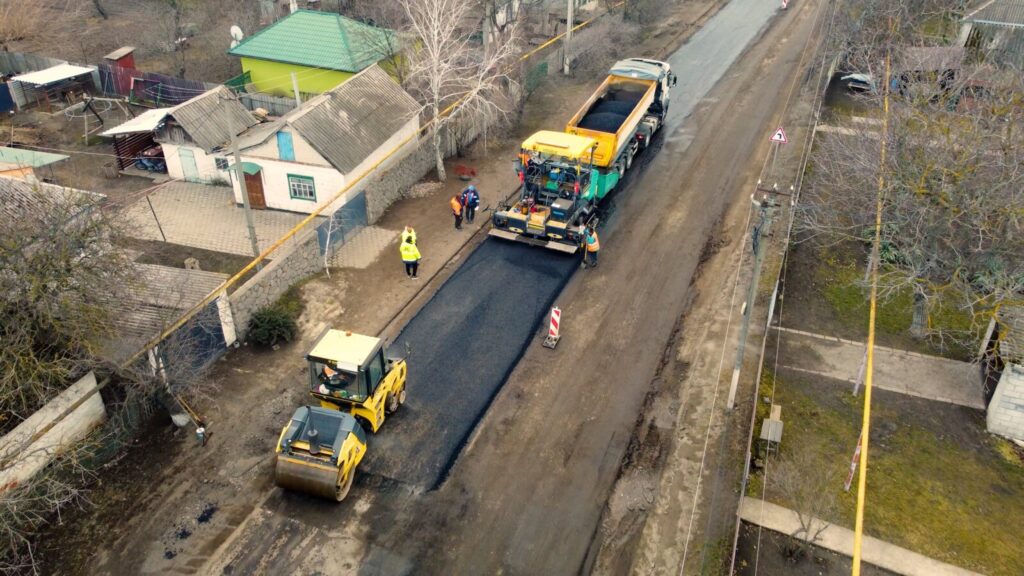 У Дніпропетровській області ремонтують трасу Н-31 на Київ