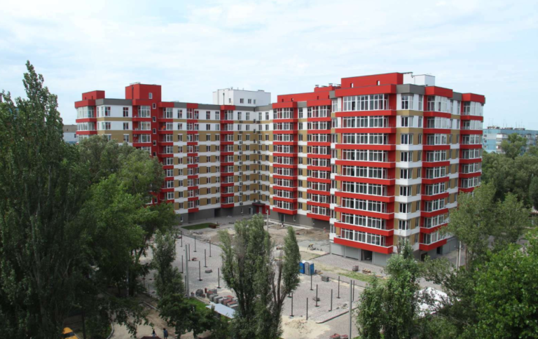 Екологічна ініціатива: ОСББ «Червоні вітрила» з сонячними панелями