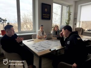 Дніпро впроваджує єдиний електронний журнал для шкіл