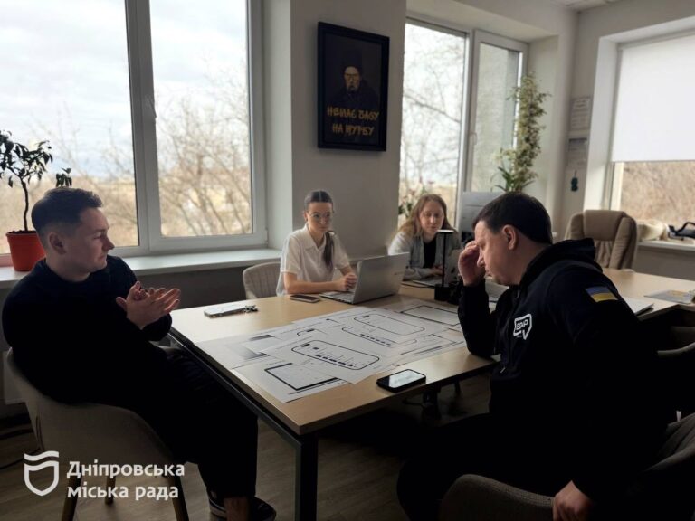 Дніпро впроваджує єдиний електронний журнал для шкіл