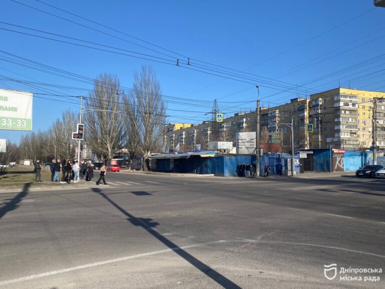Переорганізація руху на перехресті у Дніпрі: нові світлофори для безпеки
