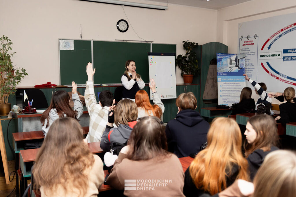 Студенти Дніпра отримали знання про самоврядування в коледжах