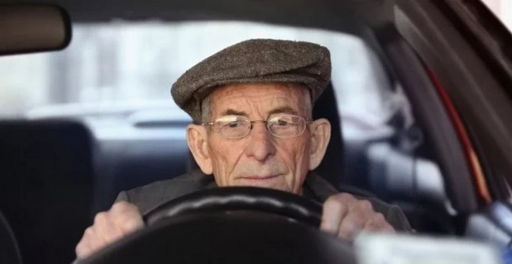 Зміни для літніх водіїв: нові правила в Україні