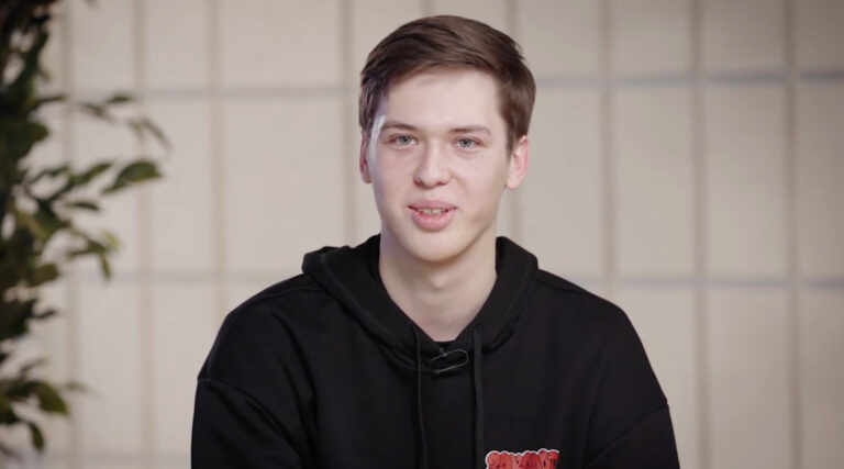 Блогер Лачен промовчав на прямі звинувачення Філатова у фіктивному бронюванні на оборонних підприємствах