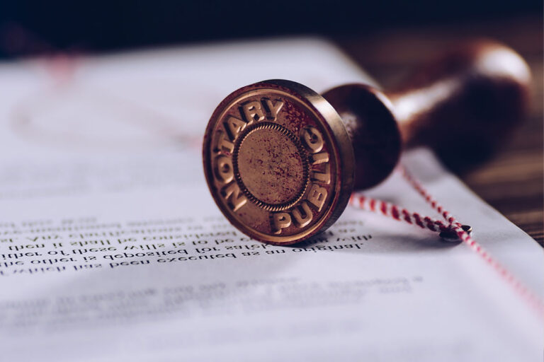 У Дніпрі нотаріуса підозрюють у незаконному переоформленні квартири