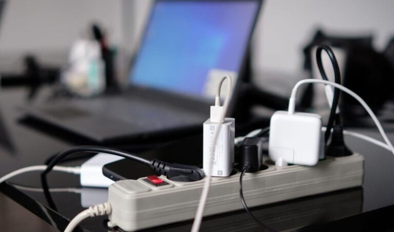 Як «енергетичні вампіри» підвищують ваші рахунки за електроенергію?