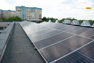 Дніпро встановив 150 сонячних електростанцій на школах: наступними будуть лікарні та інші комунальні об’єкти