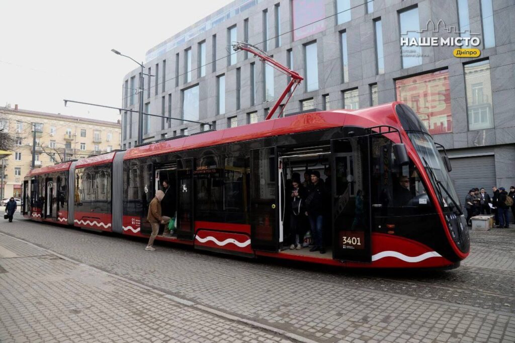 У Дніпрі рік ефективної роботи безготівкової оплати проїзду в електротранспорті