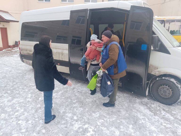 Евакуація з Синельниківських громад: понад 45 тис. осіб покинули домівки