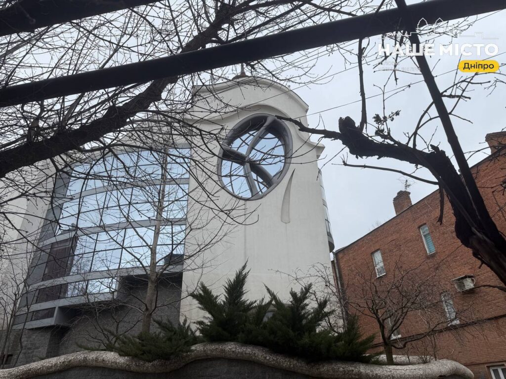 Футуристичне диво архітектури: представлена ​​вілла без кутів у Дніпрі