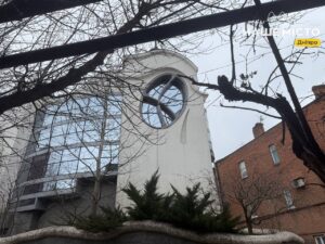 Футуристичне диво архітектури: представлена ​​вілла без кутів у Дніпрі