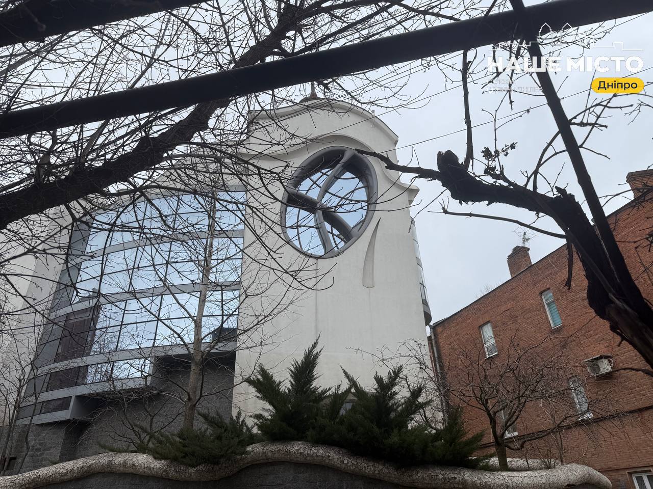 Футуристичне диво архітектури: представлена ​​вілла без кутів у Дніпрі