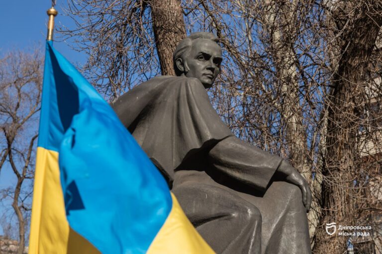 Дніпро відзначив 212 років від дня народження Шевченка