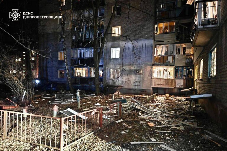 Наслідки нічної ракетної атаки у Дніпрі: десяток постраждалих
