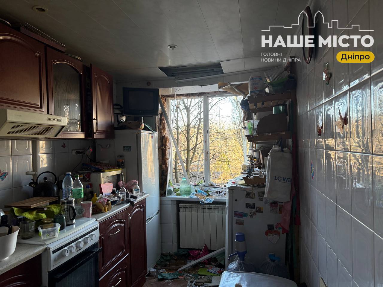 Руйнування у Дніпрі внаслідок атаки безпілотників: постраждали школа та багатоповерхівки