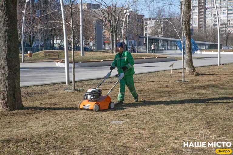 Дніпро озеленюється: стартувала весняна турбота про парки