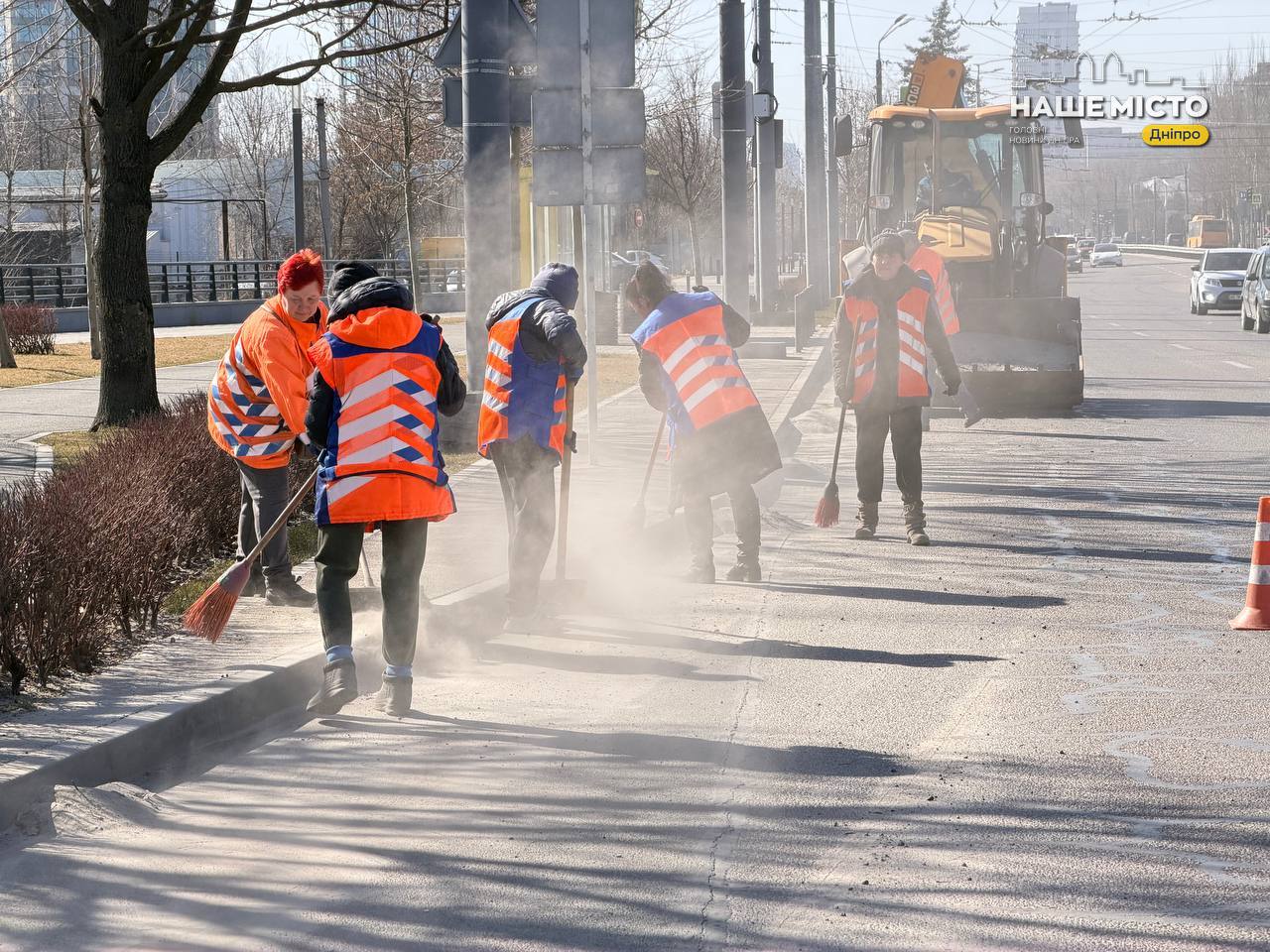У Дніпрі розпочали весняне прибирання доріг