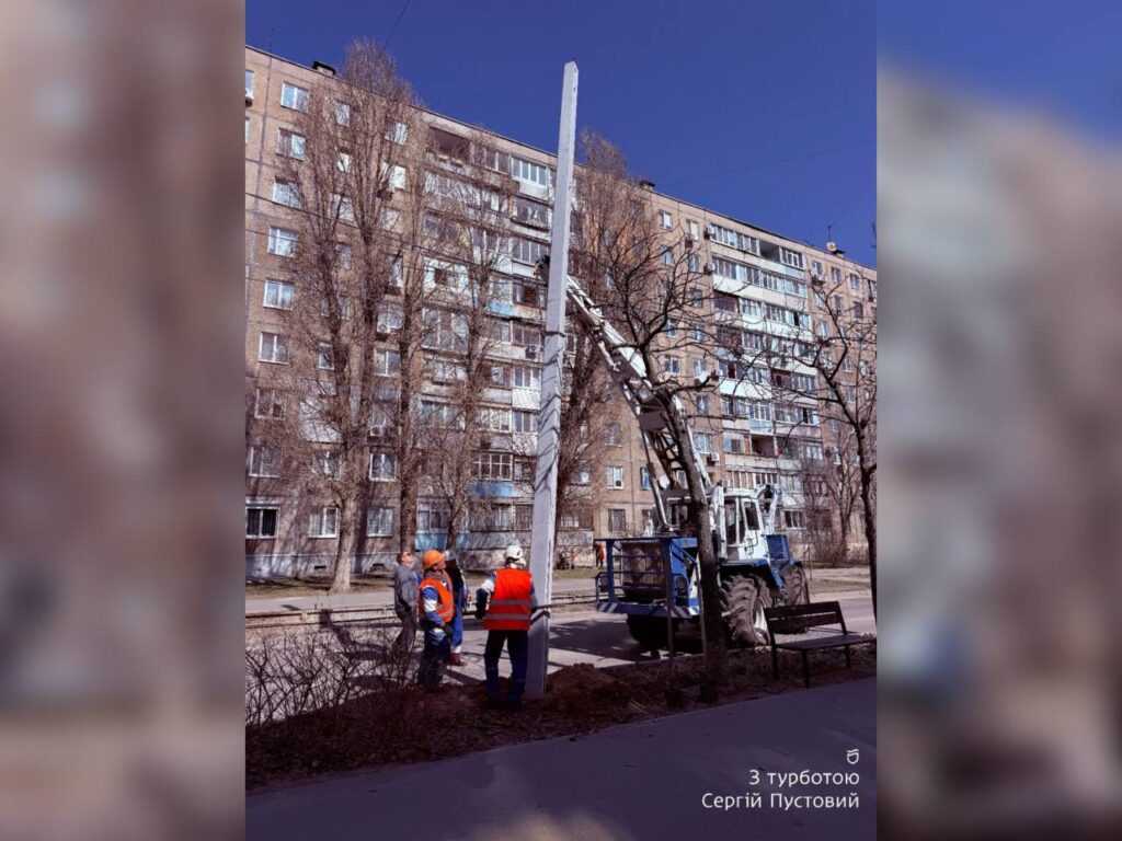 Освітлення та тротуари на Батумській в Дніпрі оновлюють